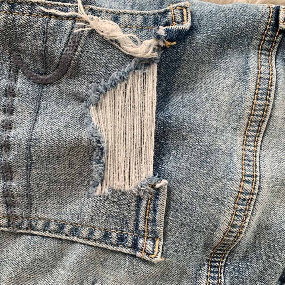 American Eagle Curvy High Rise Distressed Shortie Size 2 - Picture 11 of 14